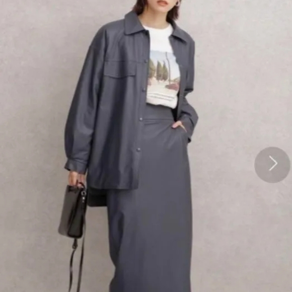 jacket and skirt - Picture 1 of 9